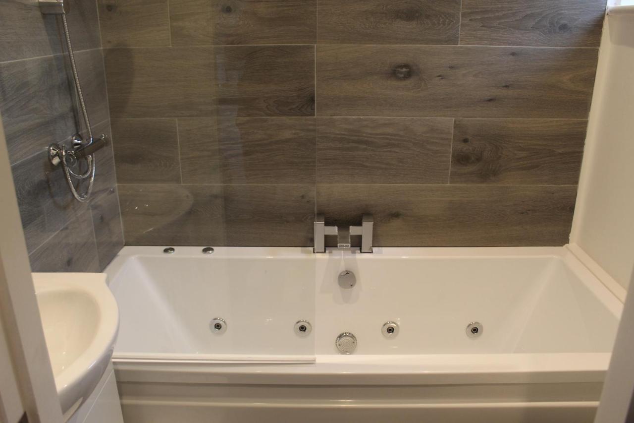 Albert Luxury Hottub & Jacuzzi Apartments Blackpool Exterior foto